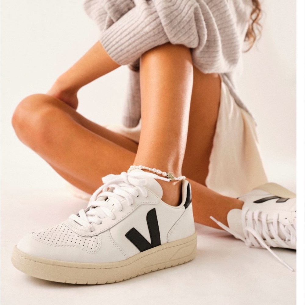 Veja V-10 sneakers